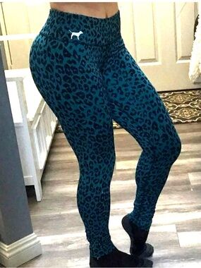 PINK Vs Pink Yoga Cheetah Leggings Size XS